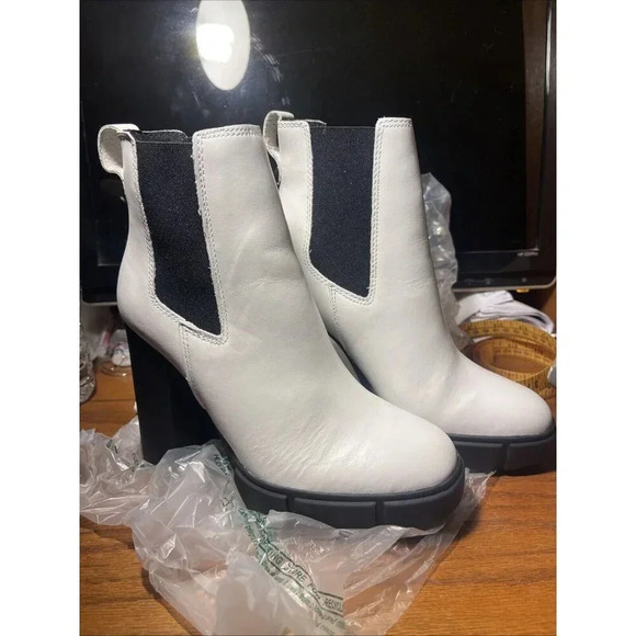 STEVE MADDEN Womens 6.5 White with Black Side Gores Block Heel Leather Booties - Picture 1 of 8